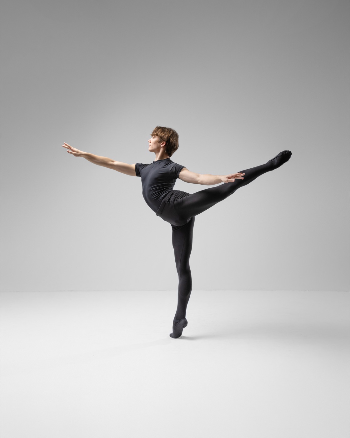 Ziggy Blackall performing an arabesque